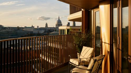 Triptych Bankside balcony with views of St Pauls